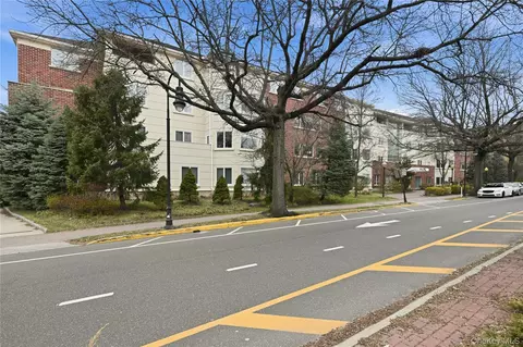 171 Great Neck Rd #3H, North Hempstead, NY 11021