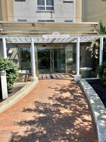 260 Beach 81st St #3N, New York, NY 11693