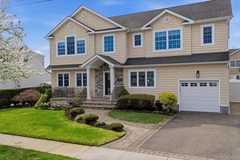 192 N Chestnut St, Massapequa, NY 11758