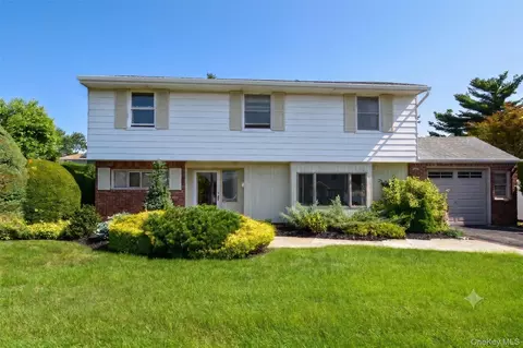 333 N Albany Ave, Massapequa, NY 11758