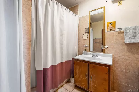 Bath - 601 Knickerbocker Ave, Brooklyn, NY 11221 photo 2 of 3
