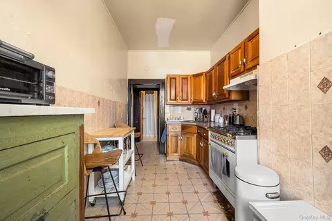 Kitchen - 601 Knickerbocker Ave, Brooklyn, NY 11221 photo 2 of 4