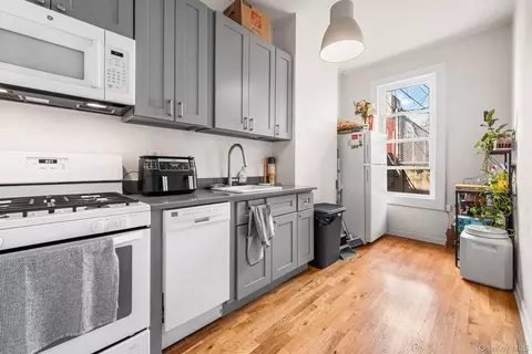 Kitchen - 601 Knickerbocker Ave, Brooklyn, NY 11221 photo 4 of 4