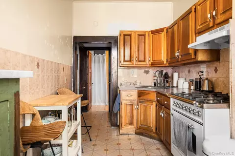Kitchen - 601 Knickerbocker Ave, Brooklyn, NY 11221 photo 3 of 4