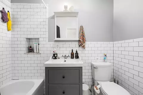 Bath - 601 Knickerbocker Ave, Brooklyn, NY 11221 photo 3 of 3
