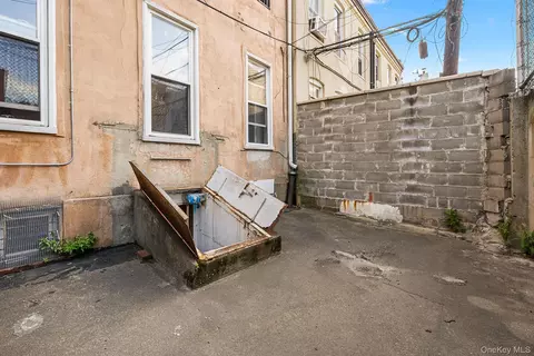Exterior - 601 Knickerbocker Ave, Brooklyn, NY 11221 photo 4 of 5