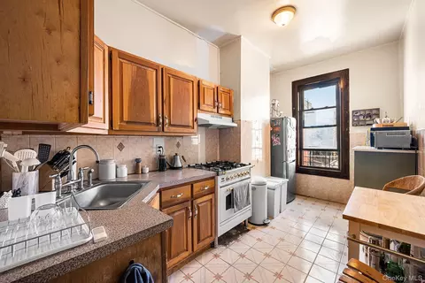 Kitchen - 601 Knickerbocker Ave, Brooklyn, NY 11221 photo 1 of 4