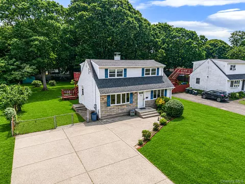 146 Dawn Dr, Centereach, NY 11720