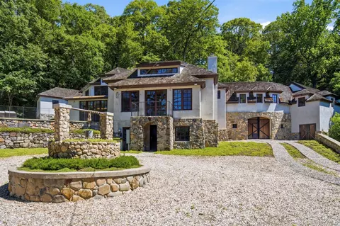 Exterior - 36 Spring St, Cold Spring Harbor, NY 11724 photo 2 of 8