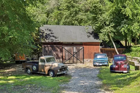 Exterior - 36 Spring St, Cold Spring Harbor, NY 11724 photo 7 of 8