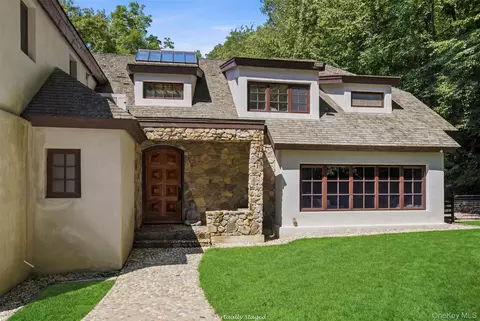 Exterior - 36 Spring St, Cold Spring Harbor, NY 11724 photo 4 of 8