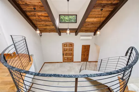 Entry Way - 36 Spring St, Cold Spring Harbor, NY 11724 photo 3 of 6
