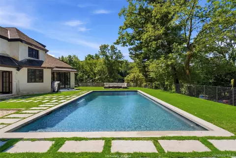 Exterior - 36 Spring St, Cold Spring Harbor, NY 11724 photo 5 of 8