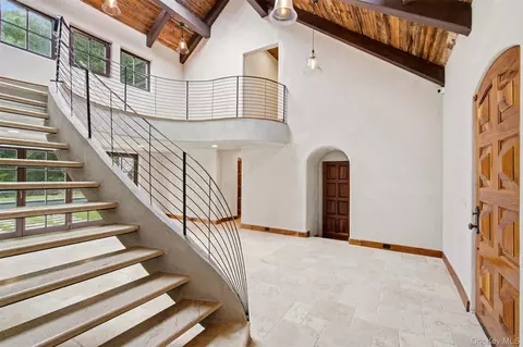 Entry Way - 36 Spring St, Cold Spring Harbor, NY 11724 photo 2 of 6