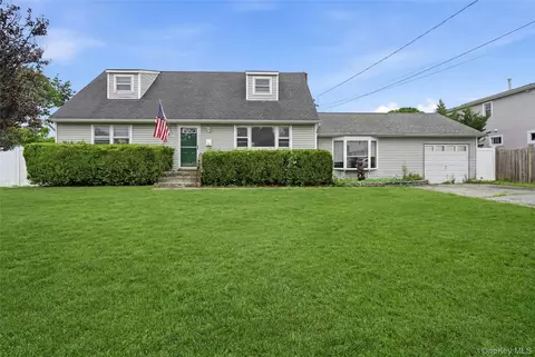 110 Oak St, Deer Park, NY 11729