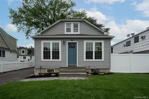 24 Nimitz St, Huntington, NY 11743