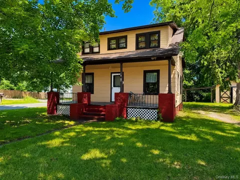 16 Cottage St, Shawangunk, NY 12589 photo 1