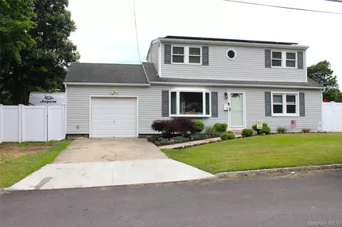 12 Carol Dr, Lake Ronkonkoma, NY 11779