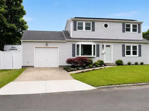 12 Carol Dr, Lake Ronkonkoma, NY 11779