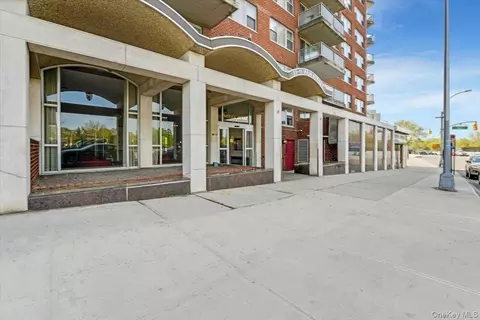 85-15 Main St #12B, New York, NY 11501