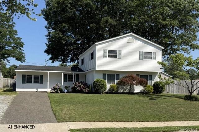 9 College Hills Dr, Farmingville, NY 11738