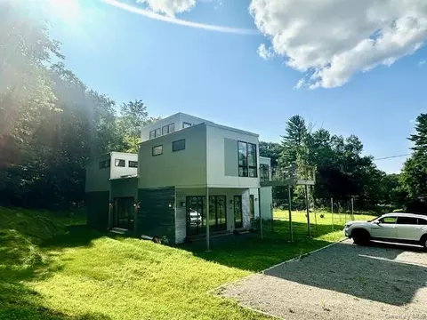 32 Brook Ln, Cortlandt, NY 10567