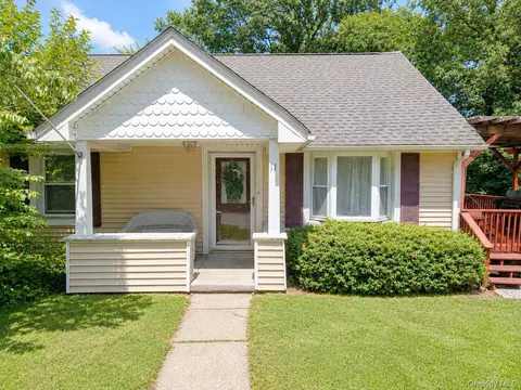 11 Garrison Rd, Highlands, NY 10928