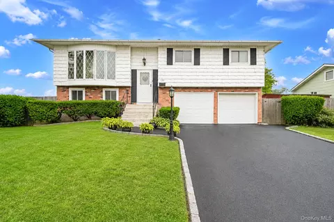 192 Hancock St, Brentwood, NY 11717