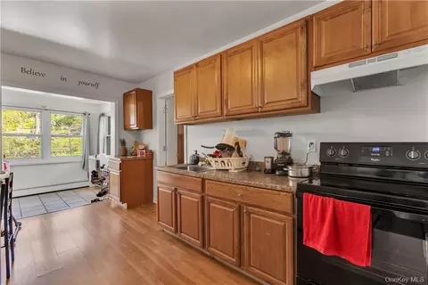 Entry Way - 106 Leila St, Peekskill, NY 10566 photo 2 of 3