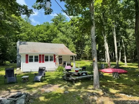 179 W Mohican Trl, Lumberland, NY 12737