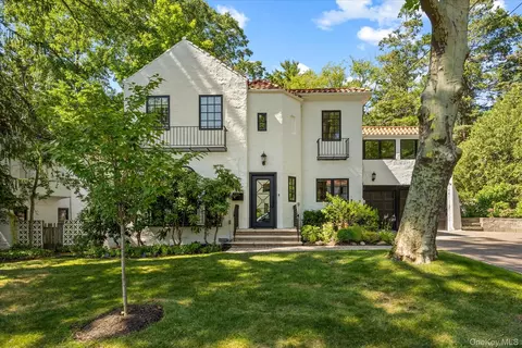 143 Baker Hill Rd, North Hempstead, NY 11023