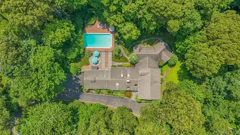15 Tappentown Ln, Glen Head, NY 11545