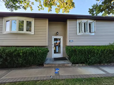 99 Cedar Rd, Amityville, NY 11701