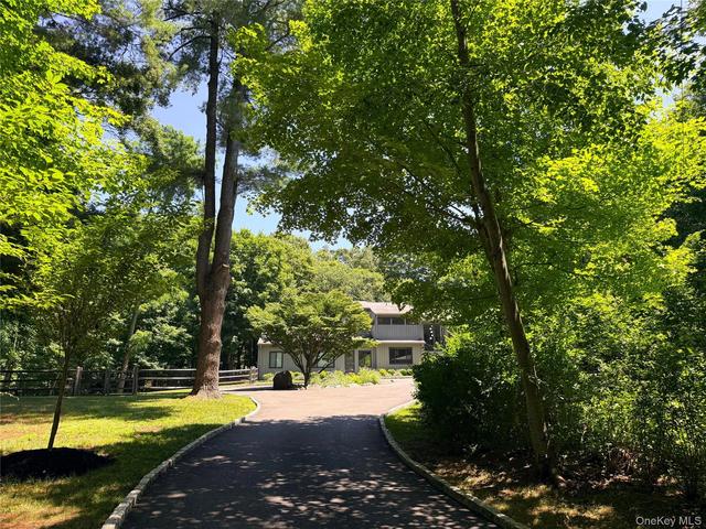 230 E Middle Patent Rd, Bedford, NY 10506