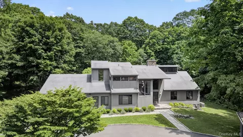 230 E Middle Patent Rd, Bedford, NY 10506