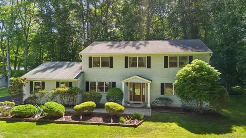 425 White Oak Rd, Orangetown, NY 10964