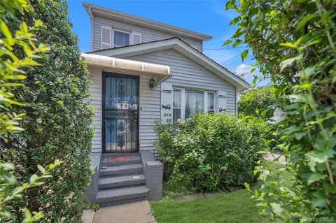 21414 104 Ave, New York, NY 11429