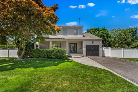 19 Evon Dr, Syosset, NY 11791