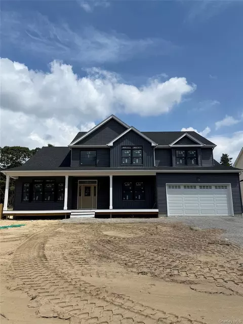 3 Greentree Ct, Smithtown, NY 11787
