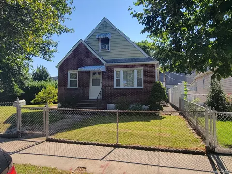 84-18 Commonwealth Blvd, New York, NY 11426