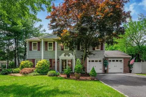 98 Florida Ave, Commack, NY 11725