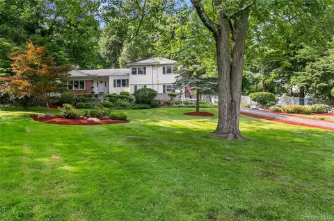 120 Cedar Dr E, Briarcliff Manor, NY 10510