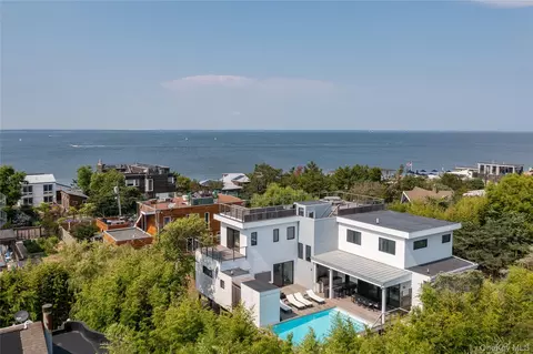 35 Kelp Ave, Ocean Beach, NY 11770