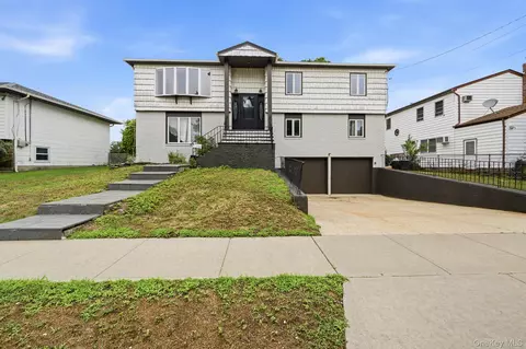 23 3rd Ave, Farmingdale, NY 11735