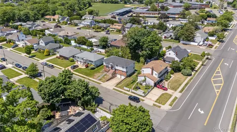 23 3rd Ave, Farmingdale, NY 11735