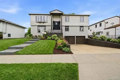 23 3rd Ave, Farmingdale, NY 11735