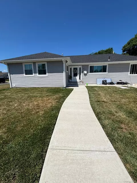 28 High St, Farmingdale, NY 11735