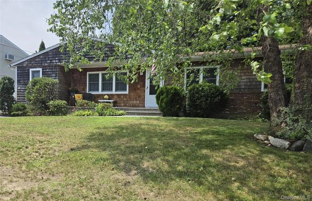 34 Barrett Ave, Bayport, NY 11705