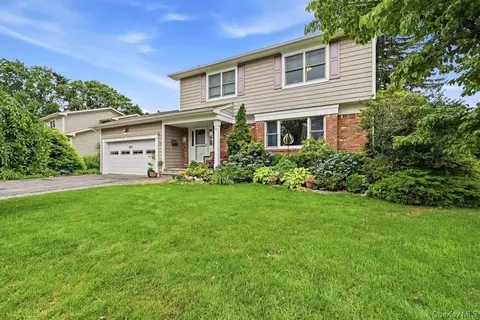 23 Maryetta Ct, Syosset, NY 11791