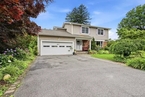 23 Maryetta Ct, Syosset, NY 11791
